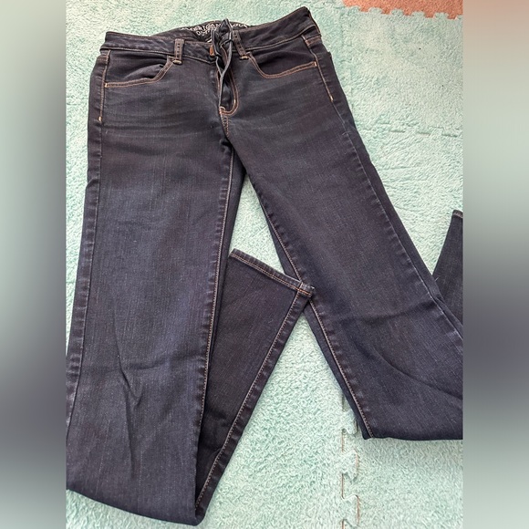 AEO like new Size 6 Long Jeans - Picture 3 of 3